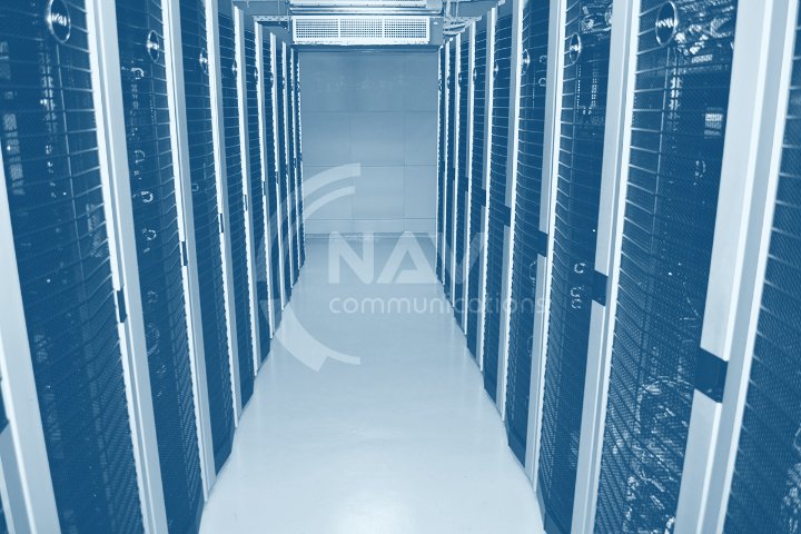 Culoar de rack-uri în data center-ul NAV